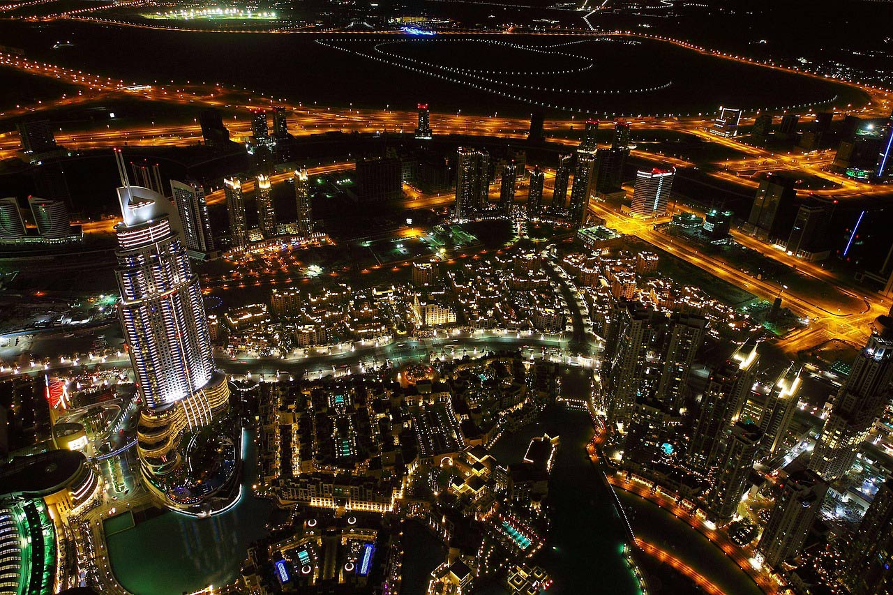 capital-vaults-dubai-by-night